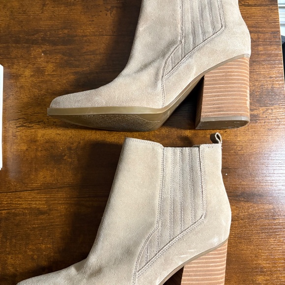 Marc Fisher heel boots booties size 10 tan beige cream - Picture 2 of 3